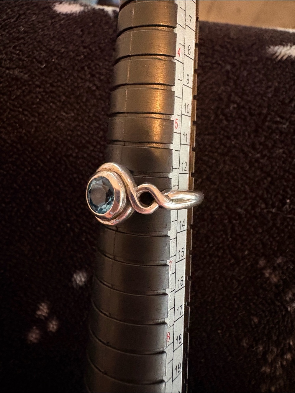 Vintage Sterling Silver Ring with Blue Stone - Picture 3 of 12